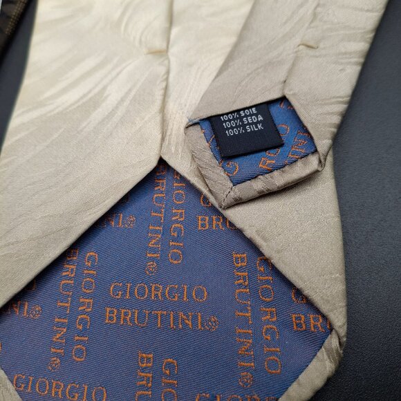 Giorgio Brutini 100% Silk Mens Tie With Geometric Pattern Beige & Brown - Picture 3 of 4